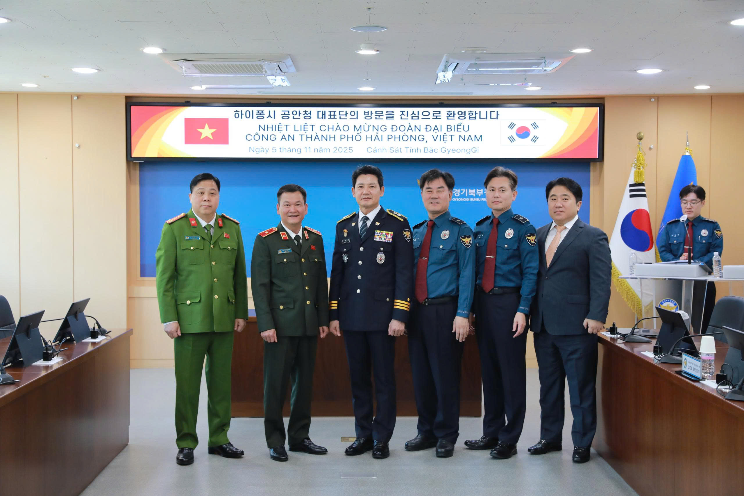 Đoàn công tác Công an thành phố Hải Phòng thăm và làm việc với Cảnh sát tỉnh Bắc Gyeonggi, Hàn Quốc